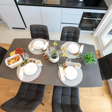 Modern 2-bedroom Near Old Town With Free Parking Apartman