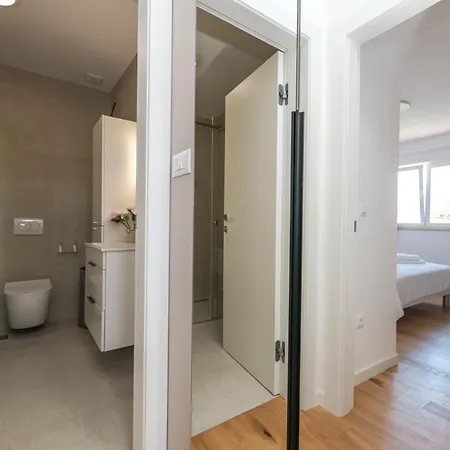 Modern 2-bedroom Near Old Town With Free Parking Apartman