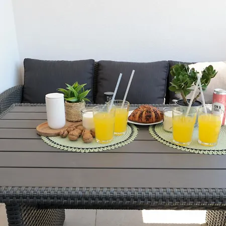 Modern 2-bedroom Near Old Town With Free Parking زادار
