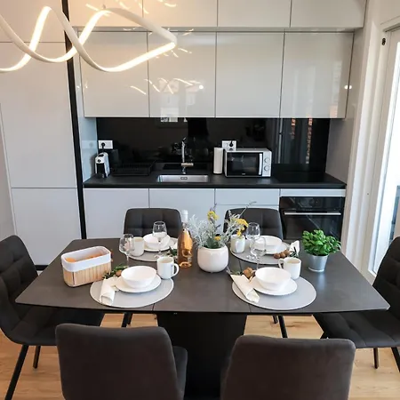 Modern 2-bedroom Near Old Town With Free Parking * زادار