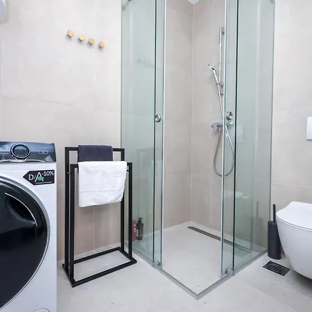 Apartman Modern 2-bedroom Near Old Town With Free Parking *