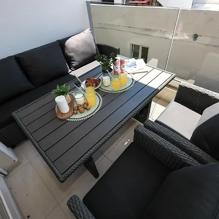 Modern 2-bedroom Near Old Town With Free Parking زادار