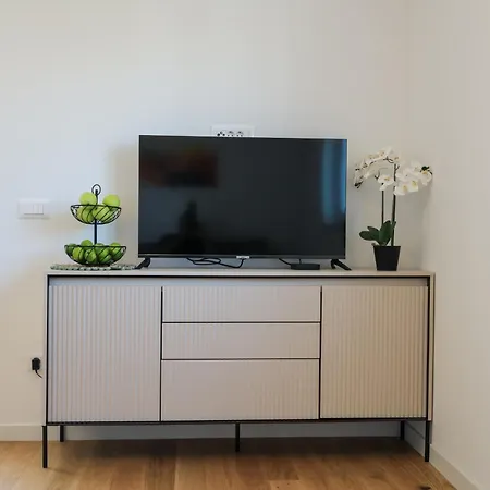 Modern 2-bedroom Near Old Town With Free Parking * زادار