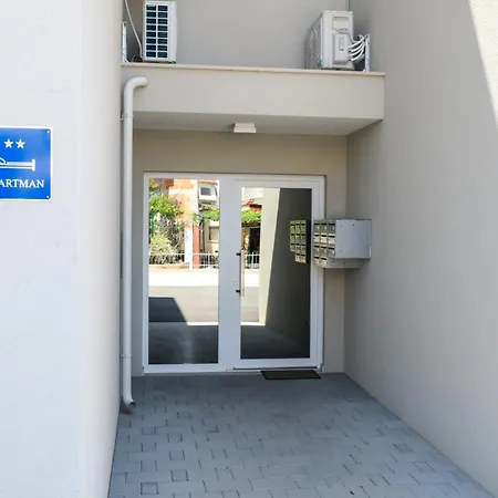 Modern 2-bedroom Near Old Town With Free Parking Apartman *