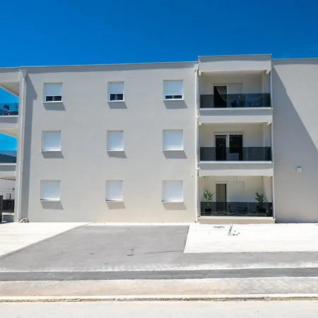 شقة Modern 2-bedroom Near Old Town With Free Parking زادار